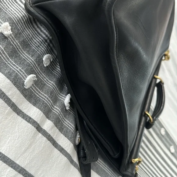Beekman Black Leather Coach Briefcase with top handle and shoulder strap. 17x12” - Picture 6 of 13